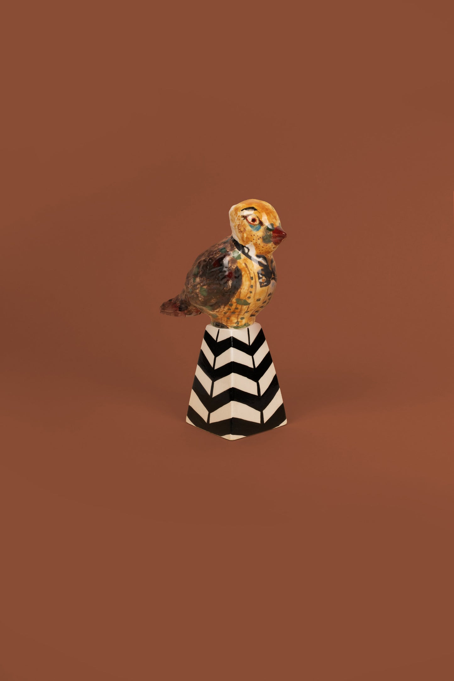 ხელოვნების ობიექტი "ჩიჟიკი" ყვითელი