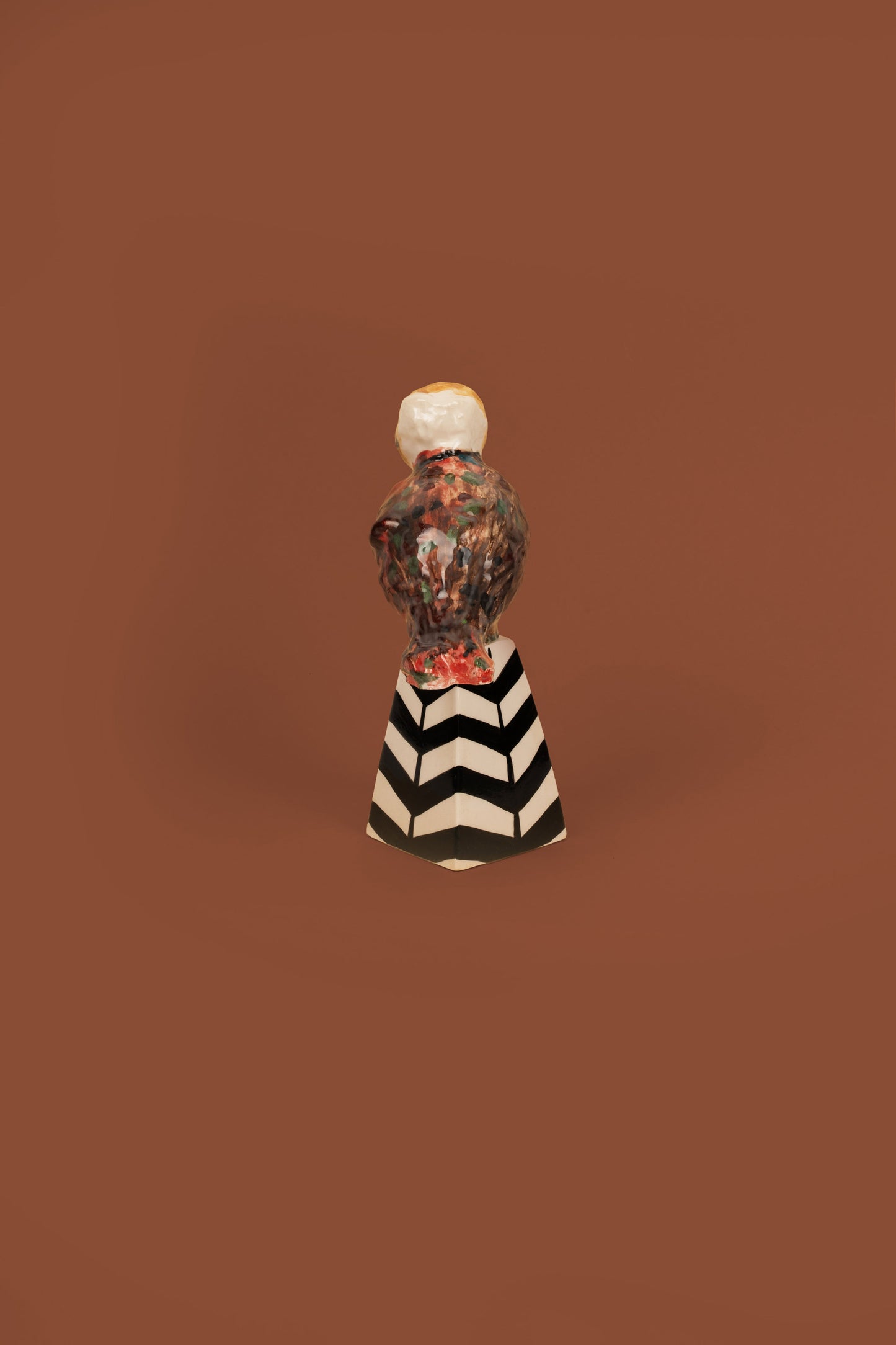 ხელოვნების ობიექტი "ჩიჟიკი" ყვითელი