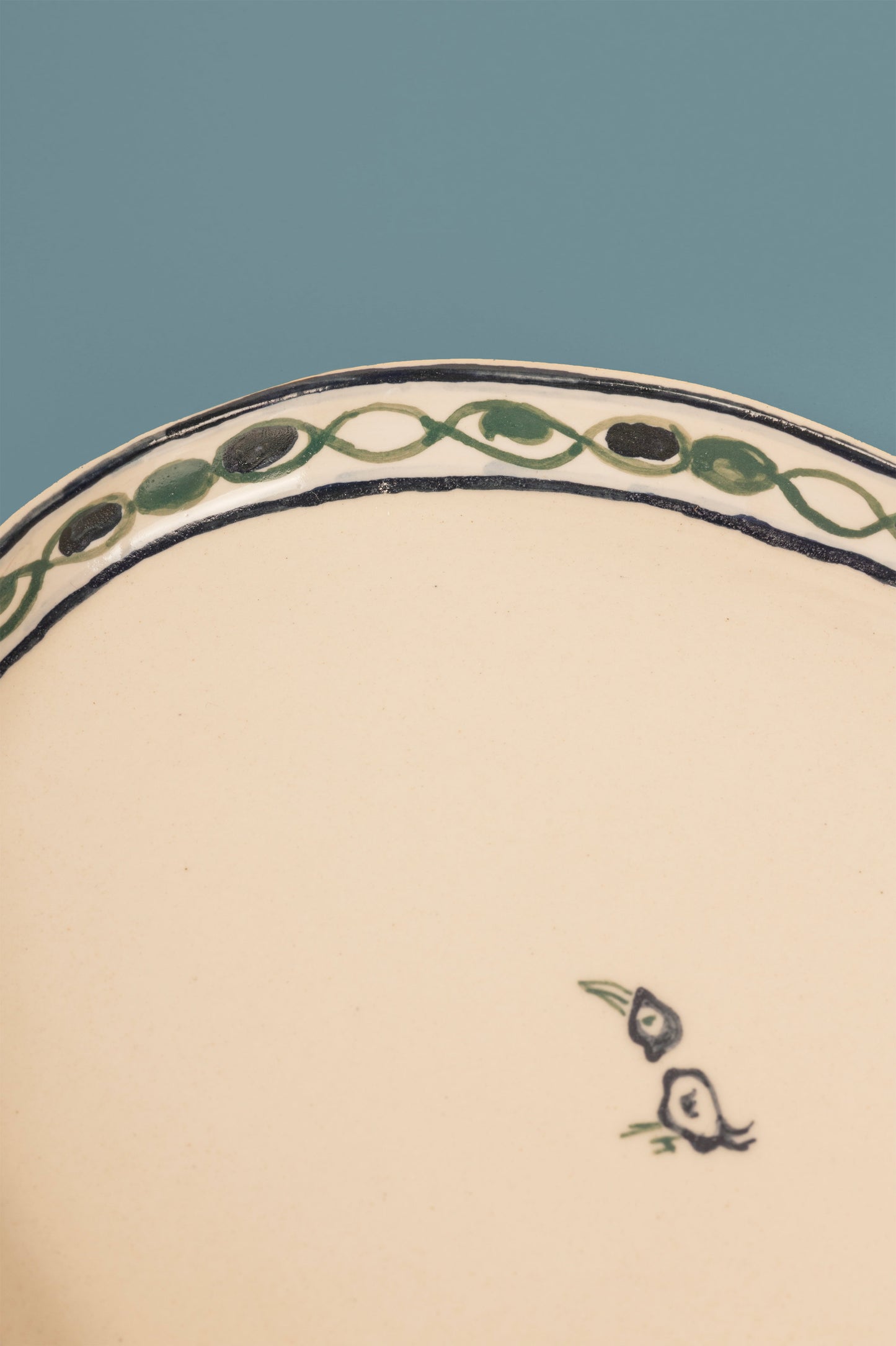 დიდი მწვანე ოვალური თეფში