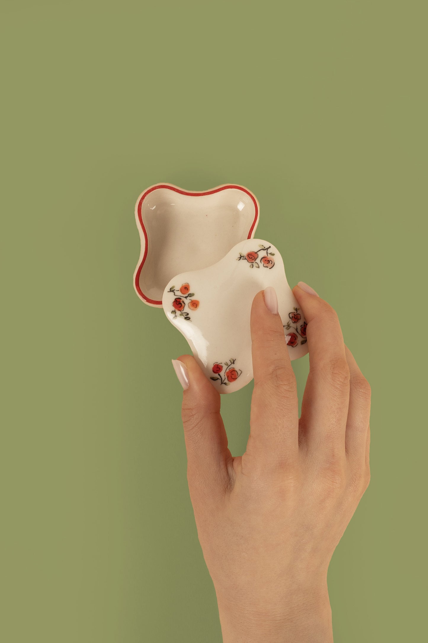 პატარა ყუთი სამკაულებისთვის "ქუთაისის ვარდები"