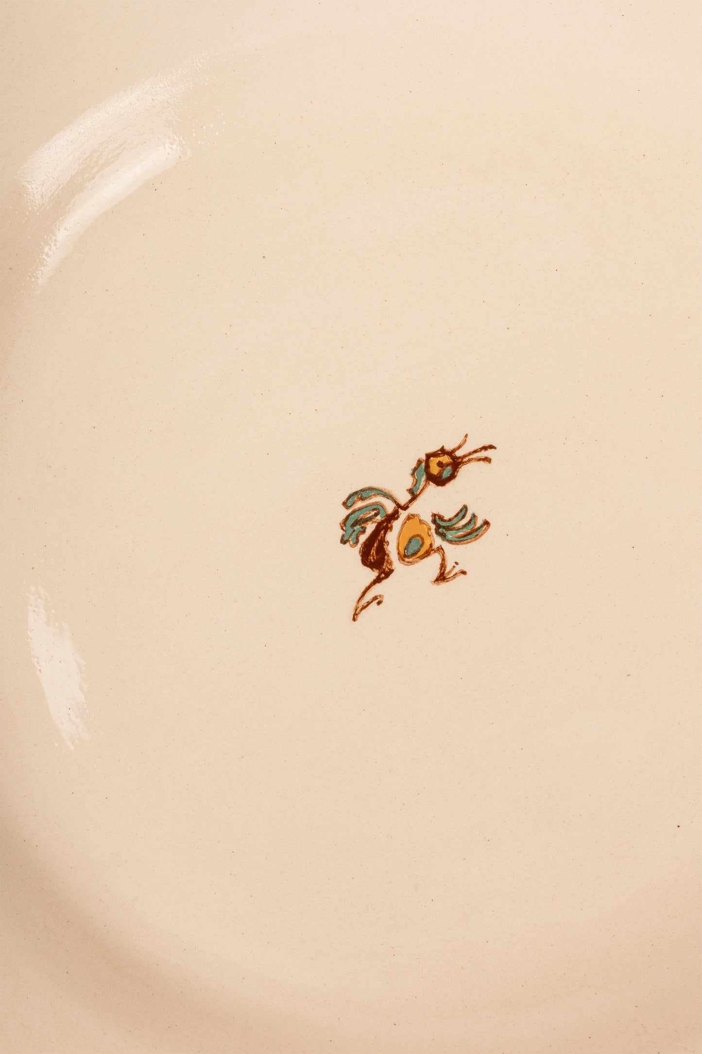 დიდი მრგვალი ყვითელი თეფში