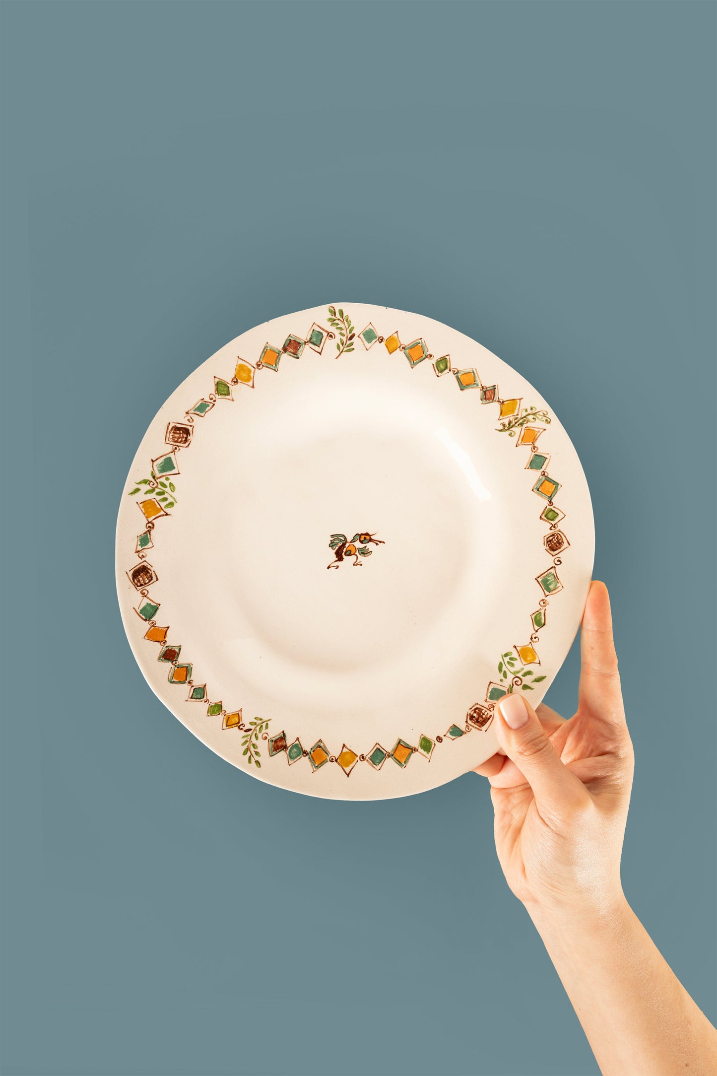 პატარა ყვითელი მრგვალი თეფში