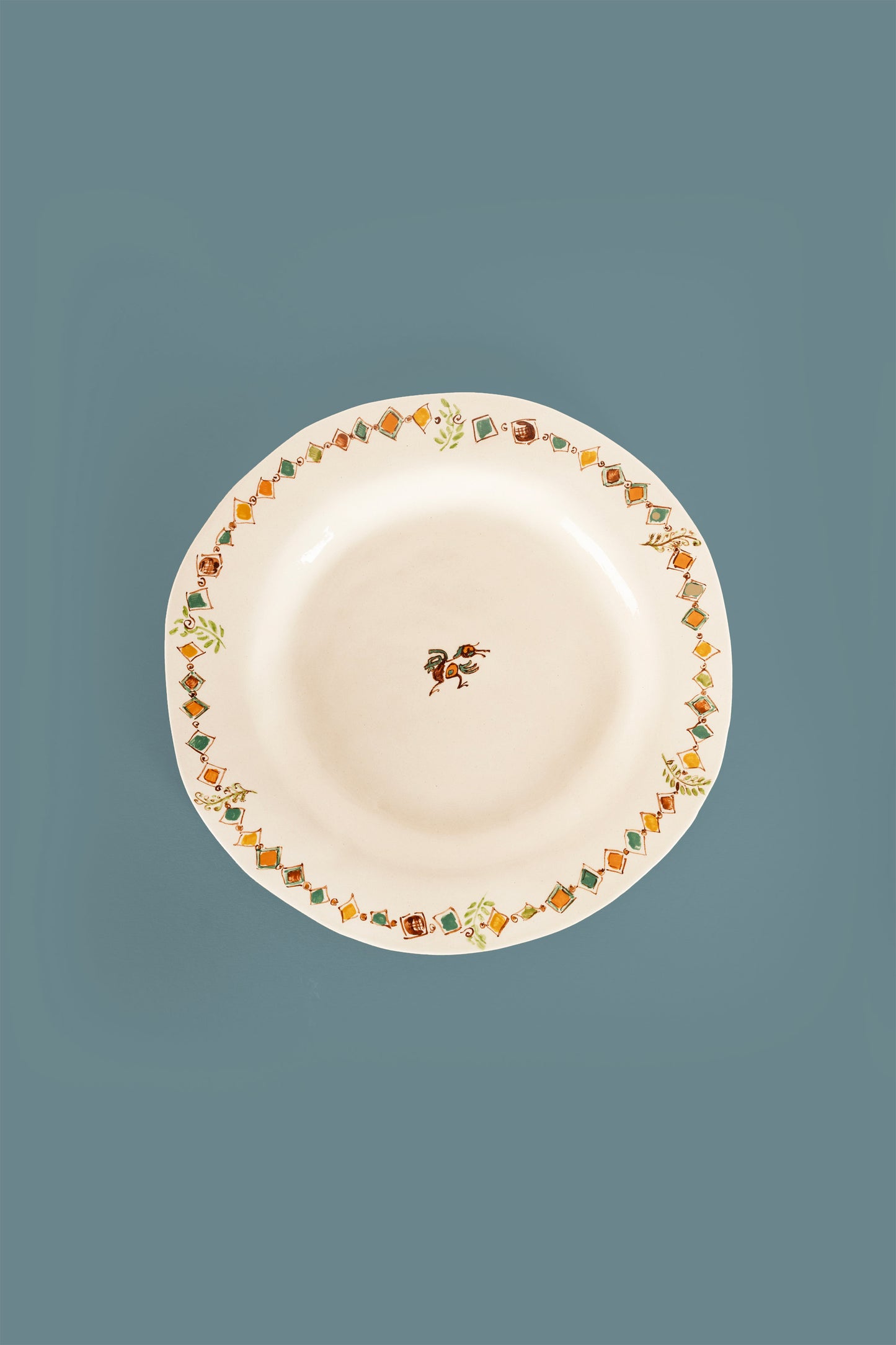 დიდი მრგვალი ყვითელი თეფში